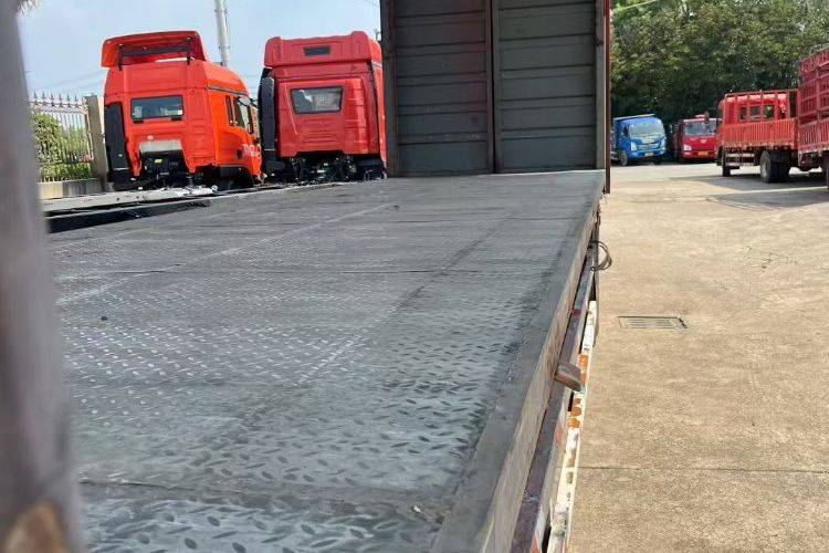 二手青岛解放 260马力 载货车