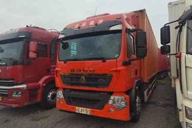 二手中国重汽 HOWO TX7 290马力 4X2 9.6米AMT自动档厢式载货车(国六) 单桥 曼二手载货车 黄牌图片