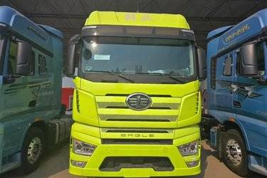 二手一汽解放 J7重卡 620马力 6X4 AMT自动档牵引车(一汽解放12挡)(带液缓)(国六) 双驱 锡柴二手牵引车 黄牌图片