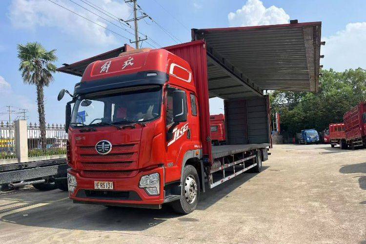 二手青岛解放 260马力 载货车