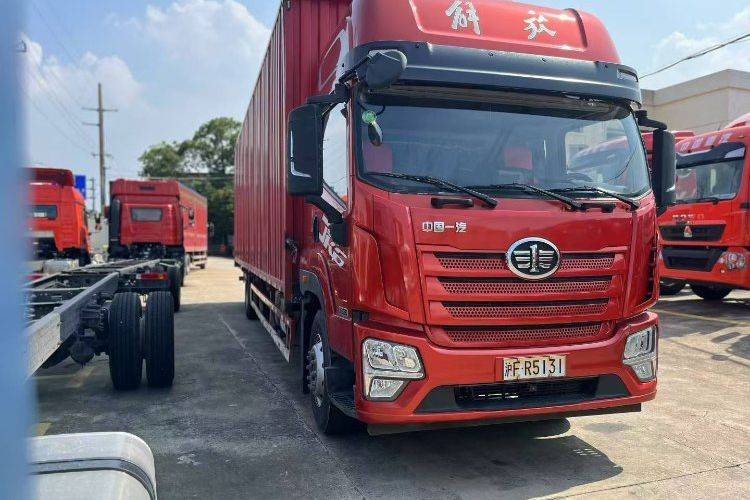 二手青岛解放 260马力 载货车