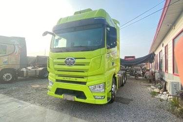 二手一汽解放 J7重卡 560马力 6X4 大件牵引车(国六) 双驱 潍柴二手牵引车 黄牌图片