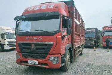 二手中国重汽HOWO G5X中卡 220马力 6.75米排半仓栅式载货车(国六) 单桥 潍柴二手载货车 黄牌图片