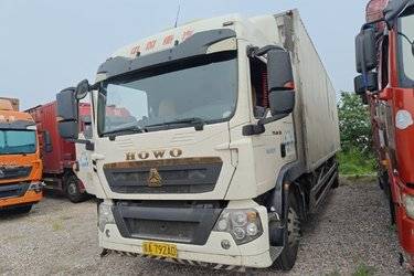 二手中国重汽 HOWO TX5 旗舰版 290马力 4X2 9.8米AMT自动档厢式载货车(国六) 单桥 曼二手载货车 黄牌图片