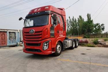 二手一汽解放 J6V重卡 560马力 6X4 AMT自动挡牵引车(国六) 双驱 锡柴二手牵引车 黄牌图片