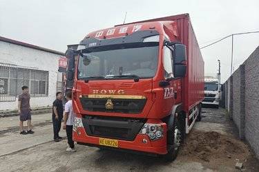 二手中国重汽 HOWO TX 290马力 4X2 9.6米厢式载货车(国六) 单桥 曼二手载货车 黄牌图片