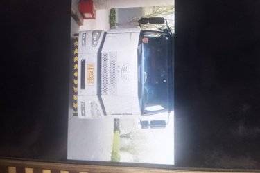 二手一汽解放 J6M 280马力 6X2R 9.5米厢式载货车(国五) 前四后四 一汽解放二手载货车 黄牌图片