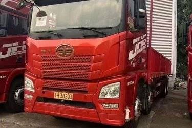 二手青岛解放 JH6重卡 350马力 8X4 9.5米载货车(国五) 前四后八 锡柴二手载货车 黄牌
