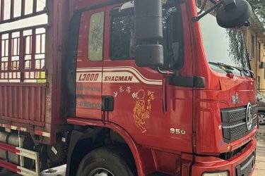 二手陕汽重卡 德龙L3000 绿通版 245马力 4X2 6.75米仓栅式载货车(轴距5300)(国五) 单桥 玉柴二手载货车 黄牌图片