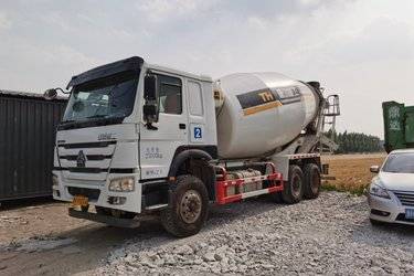 二手中国重汽 HOWO 380马力 6X4 4.15方混凝土搅拌车(国五) 后八轮 曼二手搅拌车图片