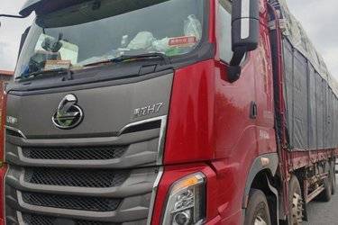 二手东风柳汽 乘龙H7重卡 460马力 8X4 9.47米仓栅式载货车(国六) 前四后八 潍柴二手载货车 黄牌图片