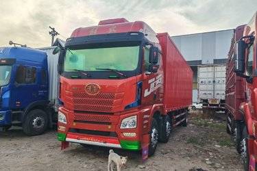 二手青岛解放 JH6重卡 290马力 6X2 9.4米厢式载货车(后桥435)(国五) 前四后四 锡柴二手载货车 黄牌图片