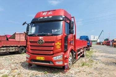 二手一汽解放 J6L中卡 精英版 绿通 260马力 4X2 6.75米栏板载货车(国六) 单桥 锡柴二手载货车 黄牌图片