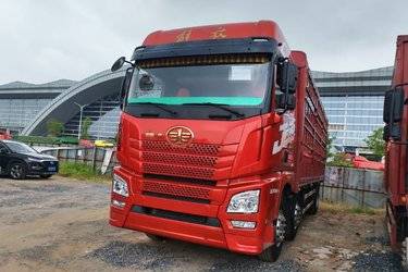 二手青岛解放 JH6重卡 320马力 6X2 9.5米仓栅式载货车(国六) 前四后四 锡柴二手载货车 黄牌图片