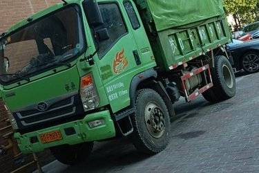 二手中国重汽 豪曼H3 115马力 4X2 3.85米小型环保渣土自卸车(国五) 单桥 玉柴二手自卸车 蓝牌