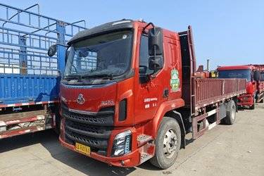 二手东风柳汽 新乘龙M3 200马力 4X2 6.8米栏板载货车(国六) 单桥 玉柴二手载货车 黄牌图片