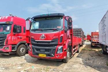 二手东风柳汽 乘龙H5中卡 245马力 4X2 6.8米栏板载货车(国六) 单桥 玉柴二手载货车 黄牌图片