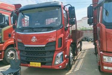 二手东风柳汽 新乘龙M3 200马力 4X2 6.8米栏板载货车(国六) 单桥 玉柴二手载货车 黄牌图片