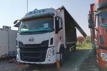 二手东风柳汽 乘龙H5中卡重卡 270马力 6X2 9.6米厢式载货车(国五) 前四后四 玉柴二手载货车 黄牌图片