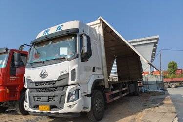 二手东风柳汽 乘龙H5中卡 270马力 4X2 9.6米厢式载货车(国五) 单桥 玉柴二手载货车 黄牌图片
