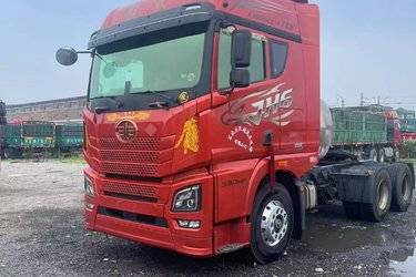 二手青岛解放 JH6重卡 领航版2.0 530马力 6X4 牵引车(国六) 双驱 潍柴二手牵引车 黄牌图片