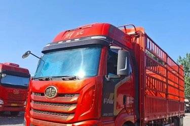 二手一汽解放 J6G 领航版 320马力 6X2 6.8米仓栅式载货车(国六) 前四后四 大柴二手载货车 黄牌