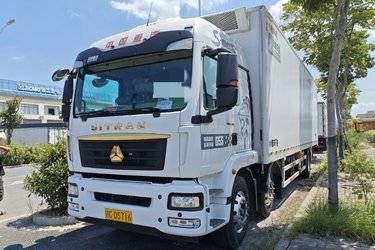 二手重汽汕德卡 SITRAK G5S 6.9L柴油 330马力 4X2 中国重汽10档 AMT自动档 9.6米厢式载货车(国六) 前四后四 曼二手载货车 黄牌图片