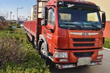 二手青岛解放 龙V中卡 220马力 6X2 9.6米栏板载货车(国五) 前四后四 锡柴二手载货车 黄牌图片