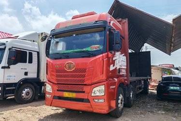二手青岛解放 JH6重卡 领航版2.0 290马力 6X2 9.4米厢式载货车(后桥435)(国五) 前四后四 锡柴二手载货车 黄牌图片