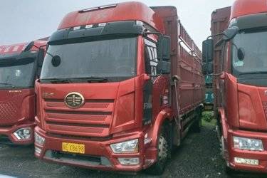 二手一汽解放 J6L中卡 精英版 240马力 4X2 6.75米仓栅式载货车(国五) 单桥 锡柴二手载货车 黄牌图片
