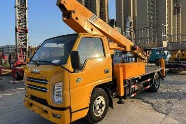 二手高空作业车 江铃汽车 顺达宽体 115 21 4X2图片