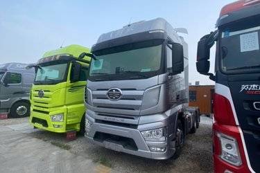 二手一汽解放 J7重卡 560马力 6X4 大件牵引车(国六) 双驱 锡柴二手牵引车 黄牌图片