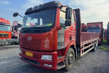 二手一汽解放 J6L中卡 180马力 4X2 6.8米栏板载货车(国五) 单桥 大柴二手载货车 黄牌图片