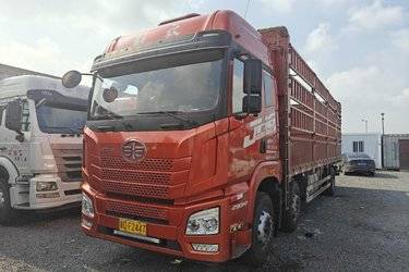 二手青岛解放 JH6重卡 领航版2.0 290马力 6X2 9.5米仓栅式载货车(国六) 前四后四 锡柴二手载货车 黄牌图片