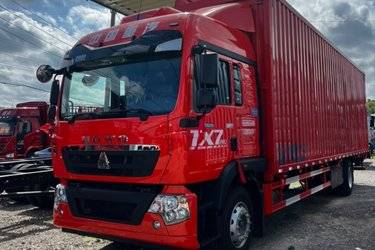 二手中国重汽 HOWO TX7 PRO 290马力 4X2 9.6米AMT自动档厢式载货车(国六) 单桥 曼二手载货车 黄牌图片