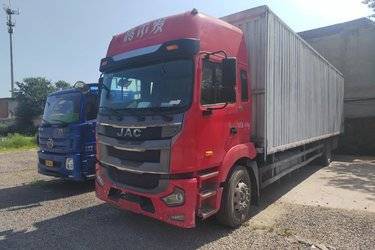 二手江淮 格尔发A5X中卡 220马力 4X2 9.8米厢式载货车(国六) 单桥 康明斯二手载货车 黄牌图片