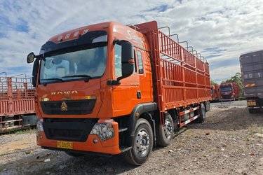 二手中国重汽 HOWO TX 310马力 6X2 9.6米仓栅式载货车(国六) 前四后四 绵阳瑞擎动力二手载货车 黄牌图片