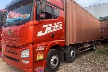二手青岛解放 JH6重卡 领航版2.0 290马力 6X2 9.4米厢式载货车(后桥435)(国五) 前四后四 锡柴二手载货车 黄牌图片