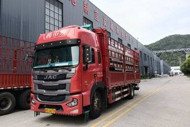二手江淮 格尔发A5X 中卡 220马力 4X2 6.8米仓栅式载货车(国六) 单桥 安徽康明斯二手载货车 黄牌