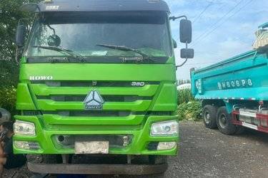 二手中国重汽 HOWO重卡 380马力 6X4 5.8米自卸车(国五) 后八轮 中国重汽二手自卸车 黄牌