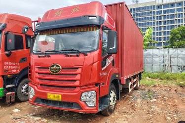二手青岛解放 JK6中卡 260马力 4X2 6.8米厢式载货车(国六) 单桥 锡柴二手载货车 黄牌图片