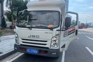 二手江铃 凯运蓝鲸 重载型普通款 129马力 4.08米单排厢式轻卡(国五) 单桥 庆铃五十铃二手载货车 蓝牌图片