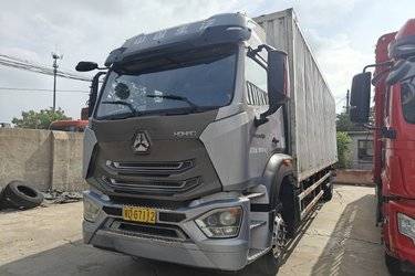 二手中国重汽 豪沃N5G中卡 270马力 4X2 9.65米厢式载货车(国六) 单桥 曼二手载货车 黄牌图片