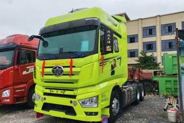 二手一汽解放 J7重卡 560马力 6X4 牵引车(国六)(液缓)(国六) 双驱 锡柴二手牵引车 黄牌图片
