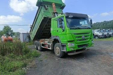 二手中国重汽 HOWO重卡 380马力 6X4 5.6米自卸车(U型斗新型渣土车)(国五) 后八轮 中国重汽二手自卸车 黄牌