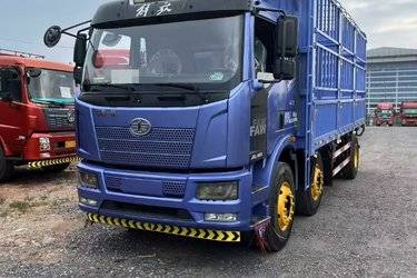 二手一汽解放 J6L重卡 260马力 6X2 6.8米仓栅式载货车(国六) 前四后四 锡柴二手载货车 黄牌图片