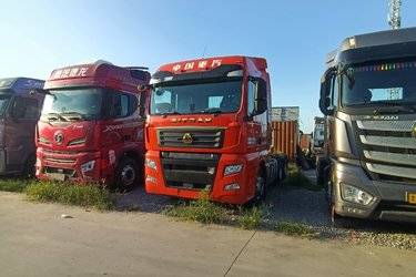 二手中国重汽 汕德卡SITRAK G7H重卡 530马力 4X2 LNG自动档牵引车(国六) 单桥 曼二手牵引车 黄牌