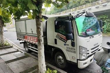 二手庆铃 五十铃KV100 131马力 3.79米排半栏板轻卡(国六) 单桥 庆铃五十铃二手载货车 蓝牌图片