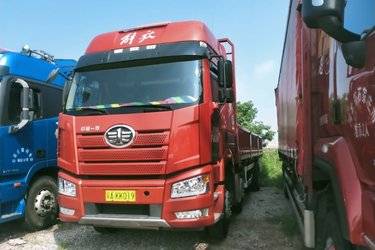 二手一汽解放 新J6P重卡 320马力 6X2 9.4米栏板载货车(国五) 前四后四 锡柴二手载货车 黄牌