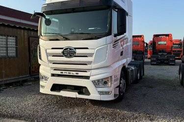 二手一汽解放 J7重卡 620马力 6X4 AMT自动挡牵引车(带液缓)(国六) 双驱 锡柴二手牵引车 黄牌图片